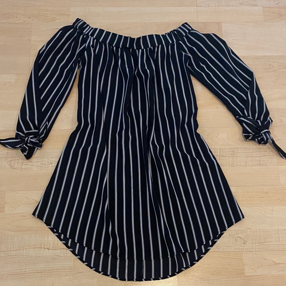 Rhapsody Black & White Striped Off Shoulder Dress Size Medium Boho Tie Sleeve